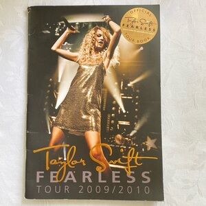 Official Taylor Swift Fearless Tour Book 2009 2010